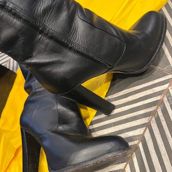 COPY - Fendi Boots - Picture 5 of 13